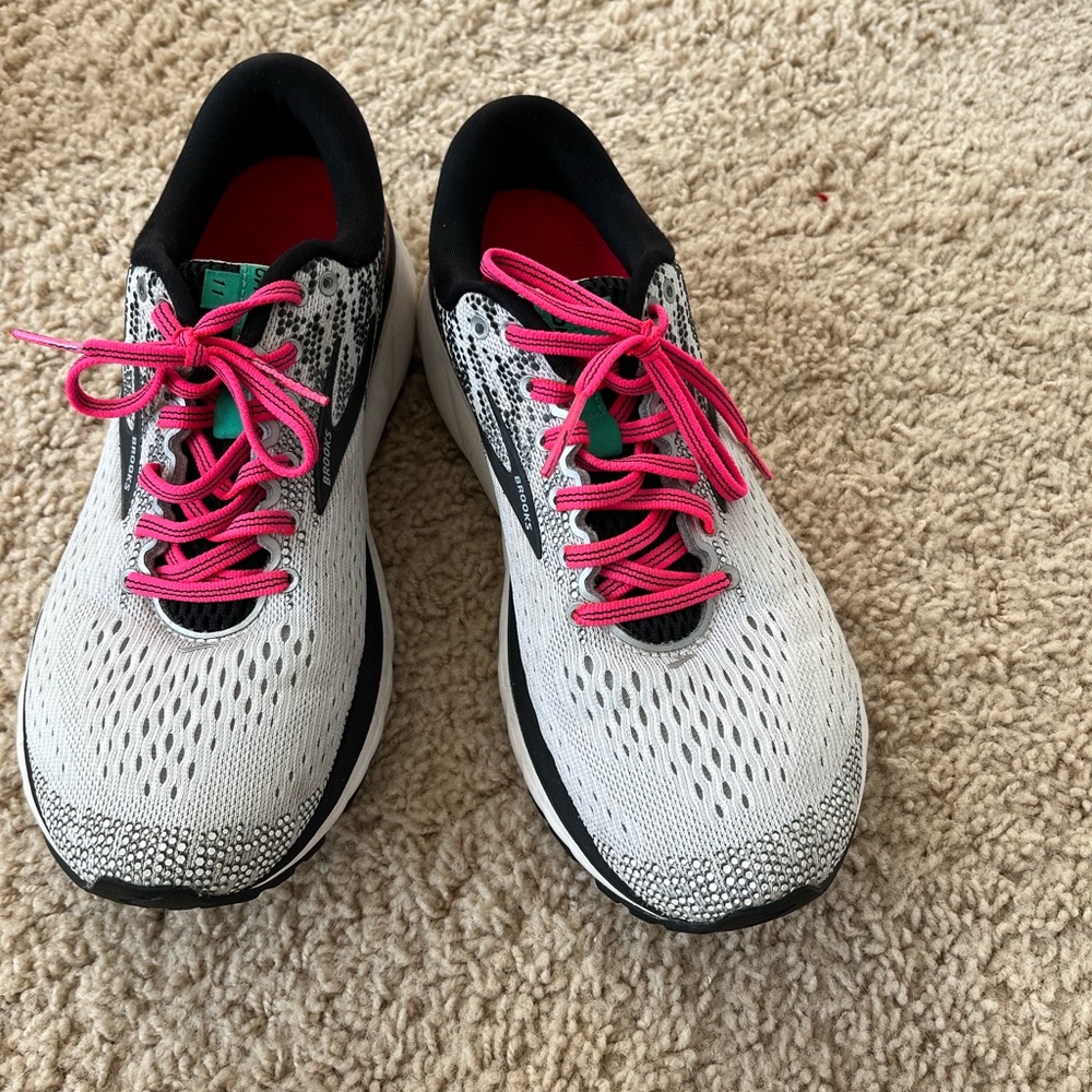 Brooks Ghost 11, size 9